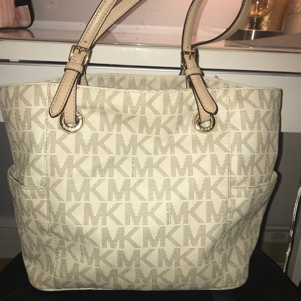 MICHAEL KORS TOTE GREAT CONDITION